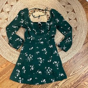 Green floral dress w/ pockets
